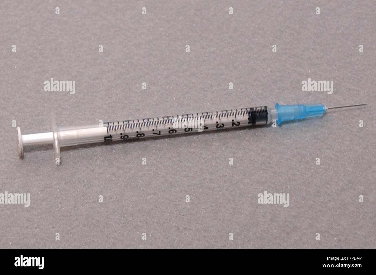 Siringa utilizzata per iniettare medica o di dosi di stupefacenti Foto Stock