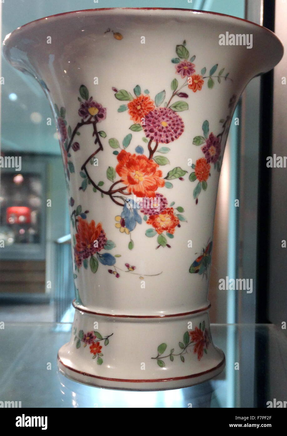 Vaso tedesco realizzati dalla Manifattura Porcellane Meißen, Germania. Disco di pasta di porcellana, circa,1745 Foto Stock