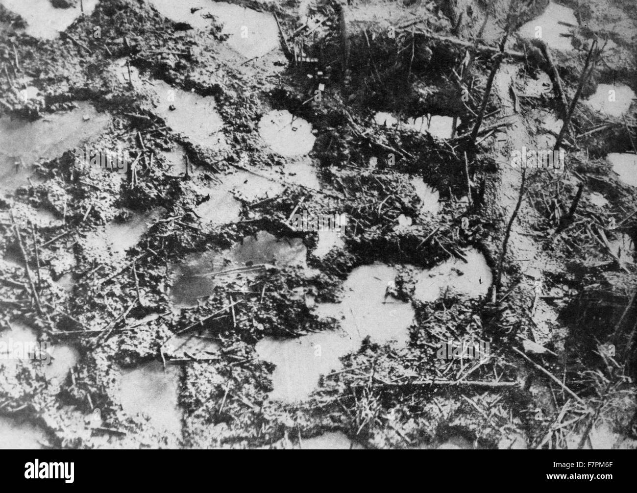 Footprint fangoso di soldati in Francia durante la Prima Guerra Mondiale. Datata 1914 Foto Stock