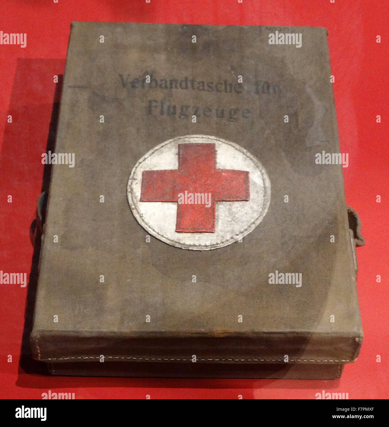 Un kit di primo soccorso dalla Germania. Realizzato da Friedrich Gunther & Co. di Amburgo, 1914-1918. Foto Stock