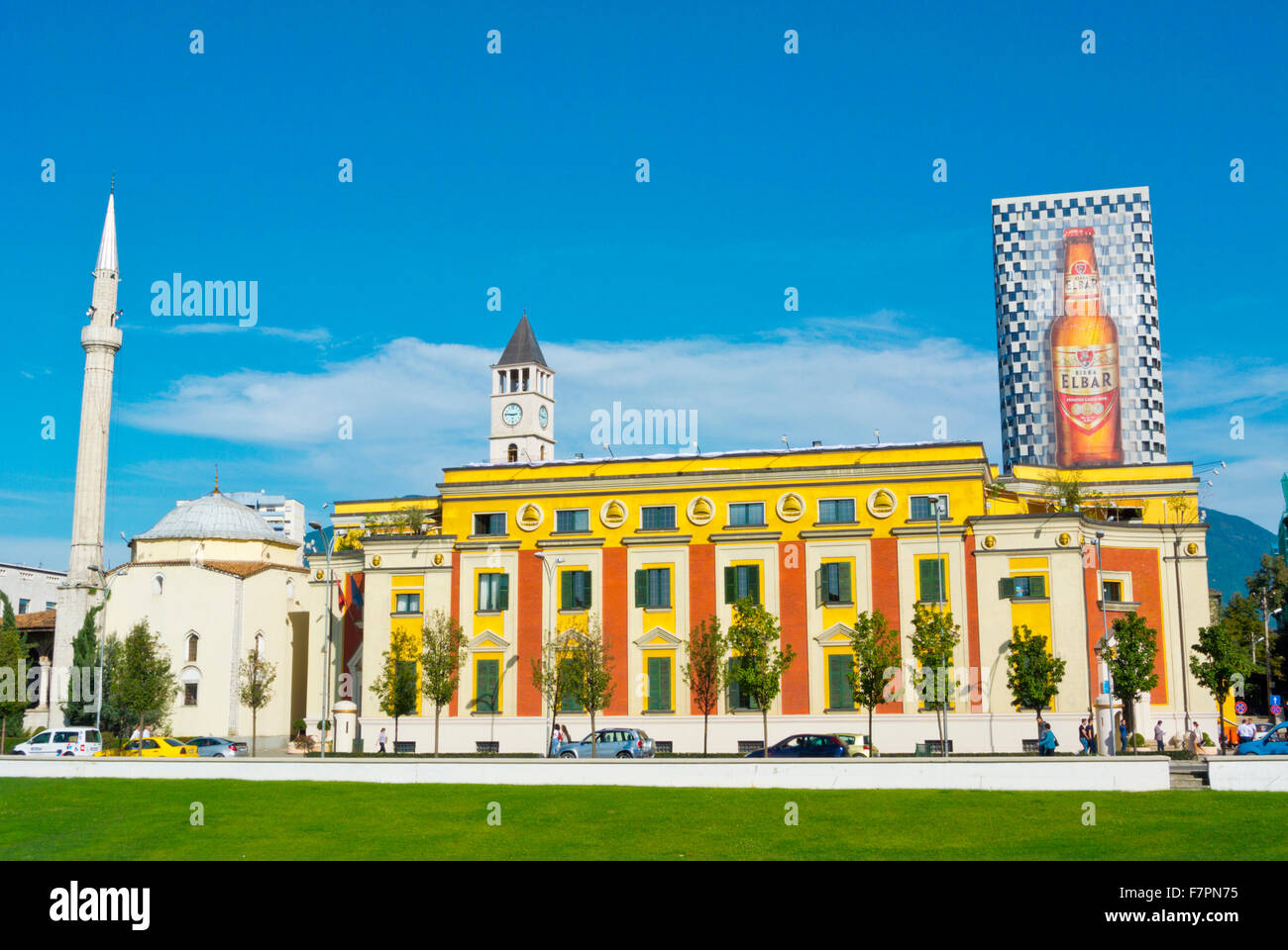 Xhamia e Et'Hem moschea Beut, Municipio e Torre dell'orologio, Sheshi Skenderbej,Piazza Skanderbeg, Tirana, Albania Foto Stock