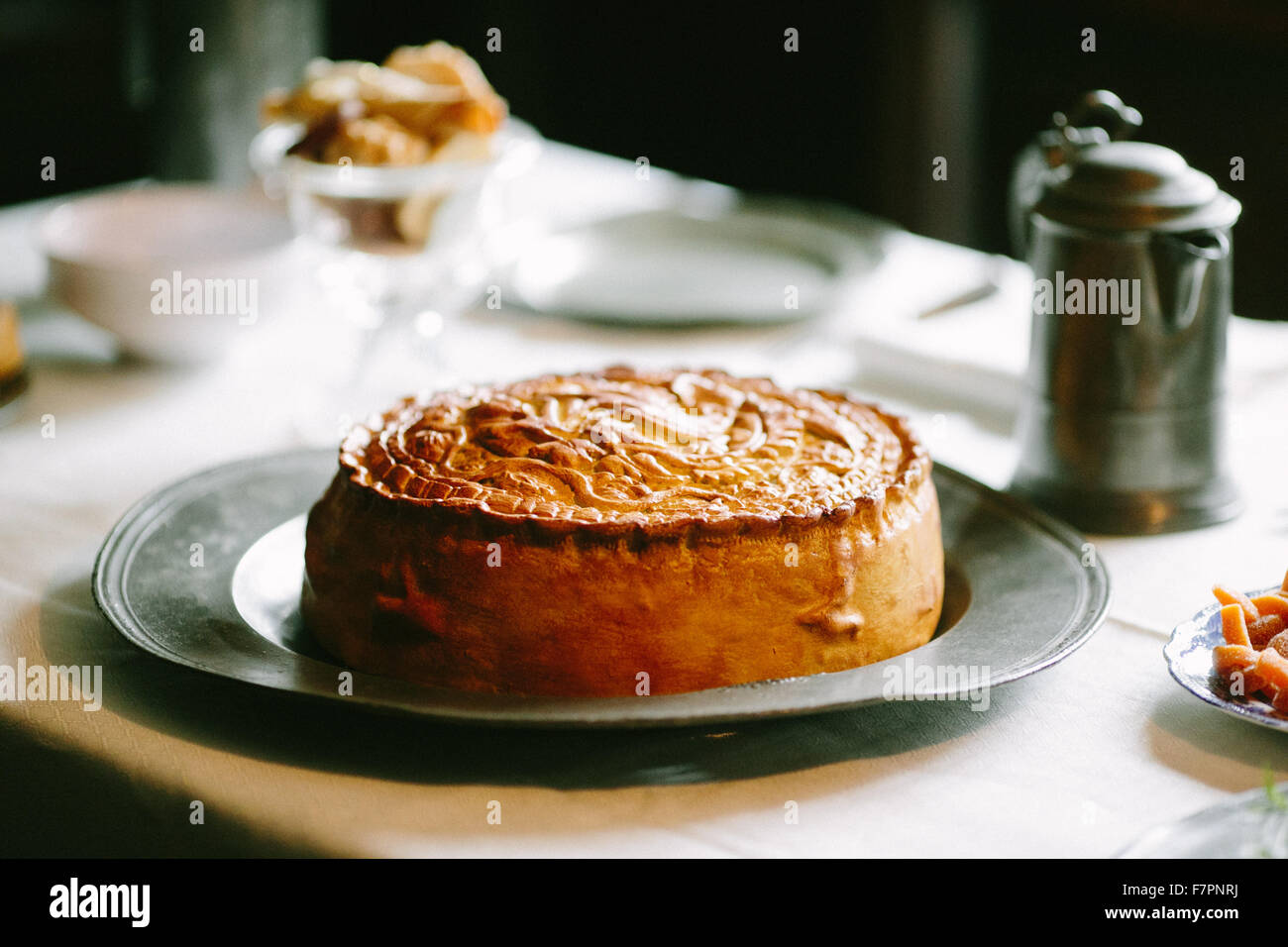 Grafico a torta utilizzando cotto ricetta scritto da Elizabeth Birkett nel 1699 -presi in biblioteca a Townend a Troutbeck, Cumbria Foto Stock