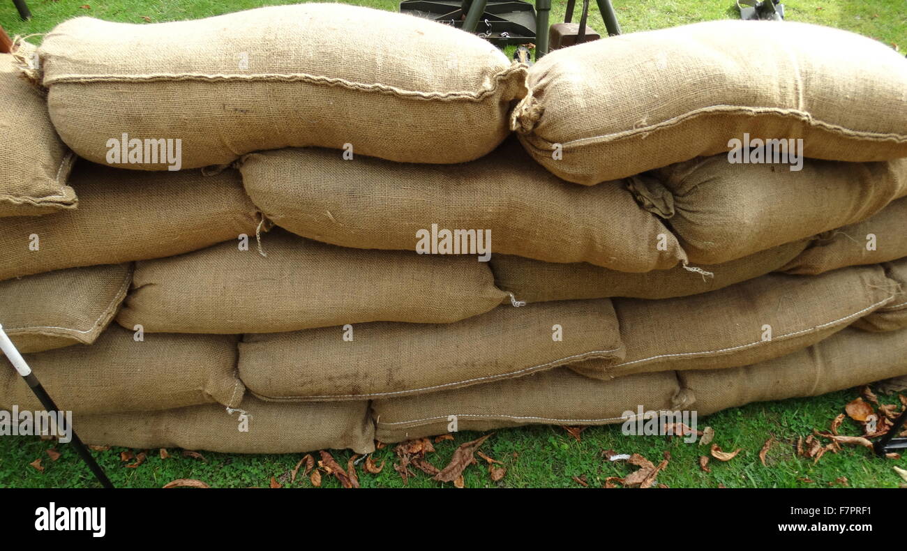 Guerra mondiale due sacchi di sabbia usata per proteggere i soldati in una postazione di artiglieria, dal nemico spari Foto Stock