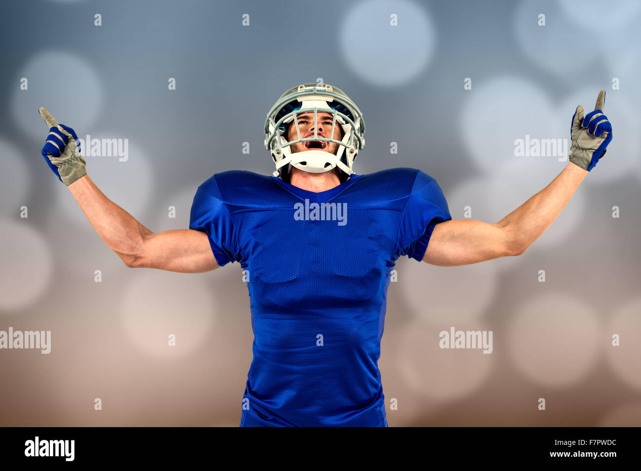 Immagine composita di felice giocatore di football americano con le braccia aperte Foto Stock