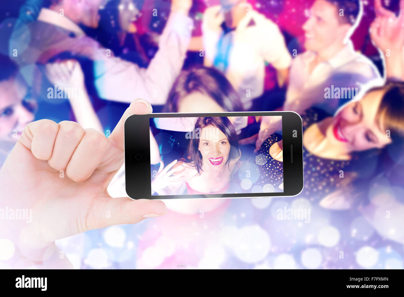 Immagine composita di femmine della mano che tiene uno smartphone Foto Stock