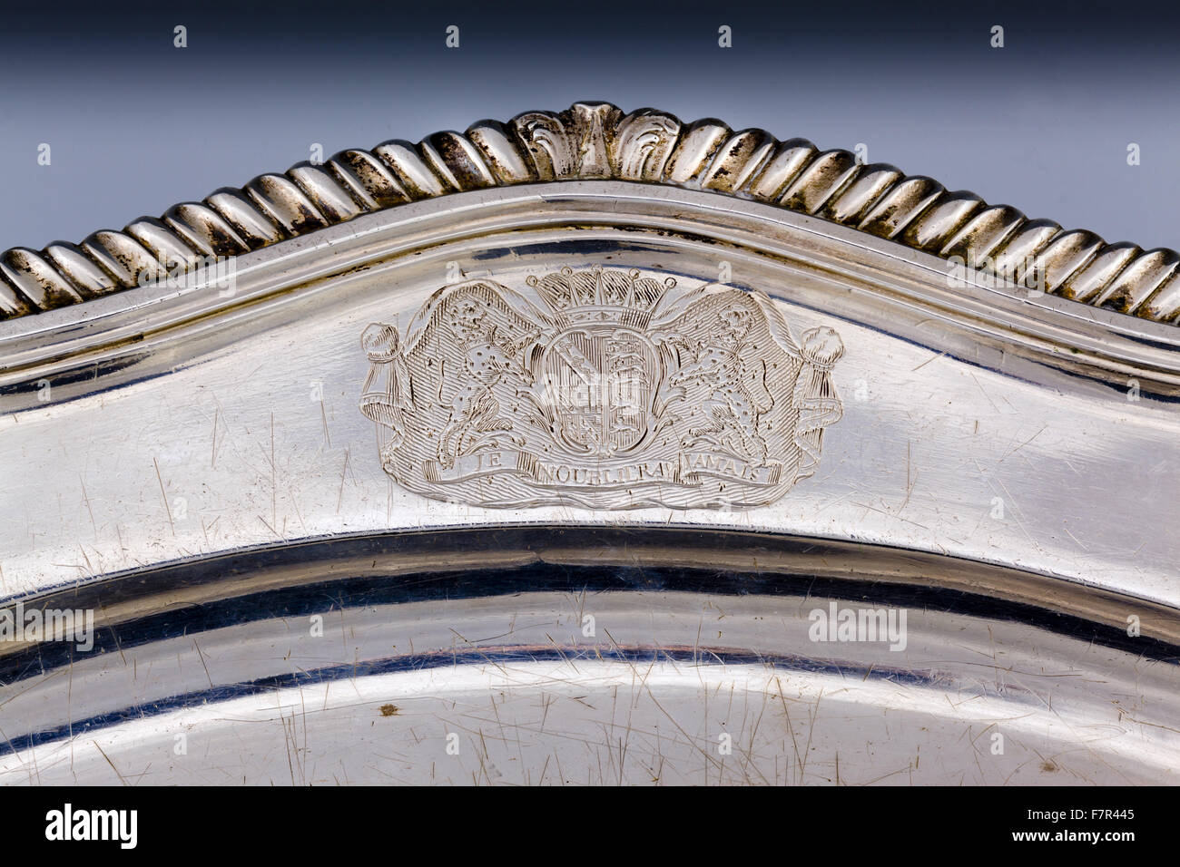 Supporto per la terrina ovale, c. 1755, Torino, argento a Ickworth, Suffolk. Il National Trust numero di Inventario 852080.5-6. Dettaglio dei bracci inciso del 2° Conte di Bristol. Foto Stock