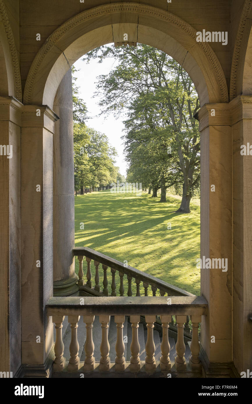 Il portico della cappella a Gibside, Tyne & Wear. Gibside è stato creato da uno degli uomini più ricchi in Georgian England, e offre viste fantastiche, ampi spazi aperti, affascinanti edifici storici e rovine. Foto Stock