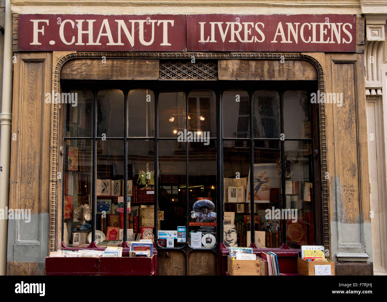 Una libreria antiquaria in riva sinistra di Parigi, Francia Foto Stock