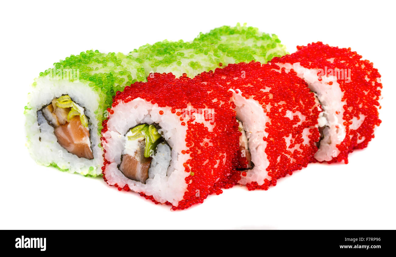 Tobiko Spicy maki sushi - rullo caldo con vari tipo di Tobiko (flying fish  roe) esterno e interno di salmone Foto stock - Alamy