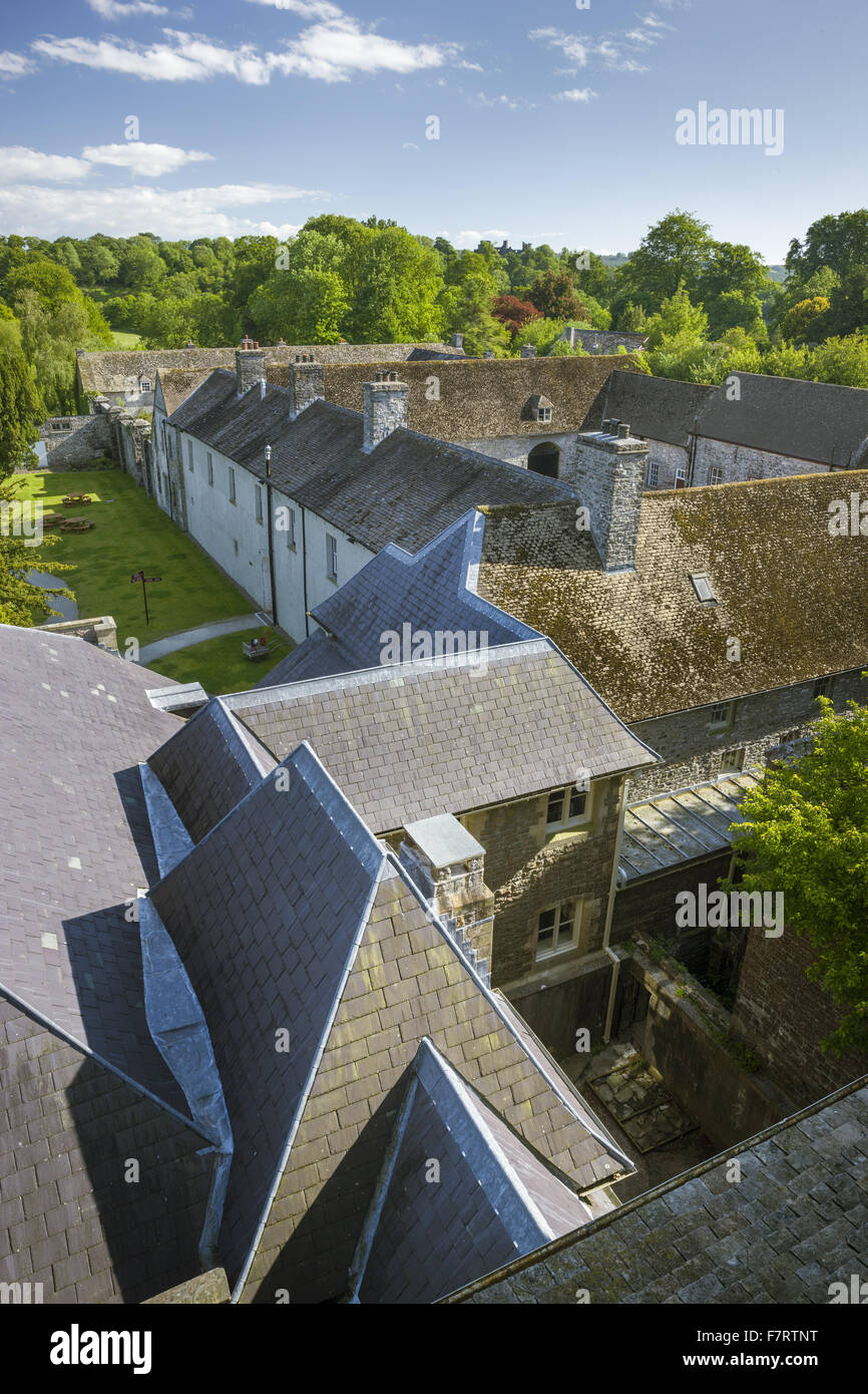 Vista di sud-ovest dal tetto di Newton House a Dinefwr, Carmarthenshire, Galles. Dinefwr è una riserva naturale nazionale, dimora storica e residenza del XVIII secolo landscape park, che racchiude un medievale Deer Park. Foto Stock