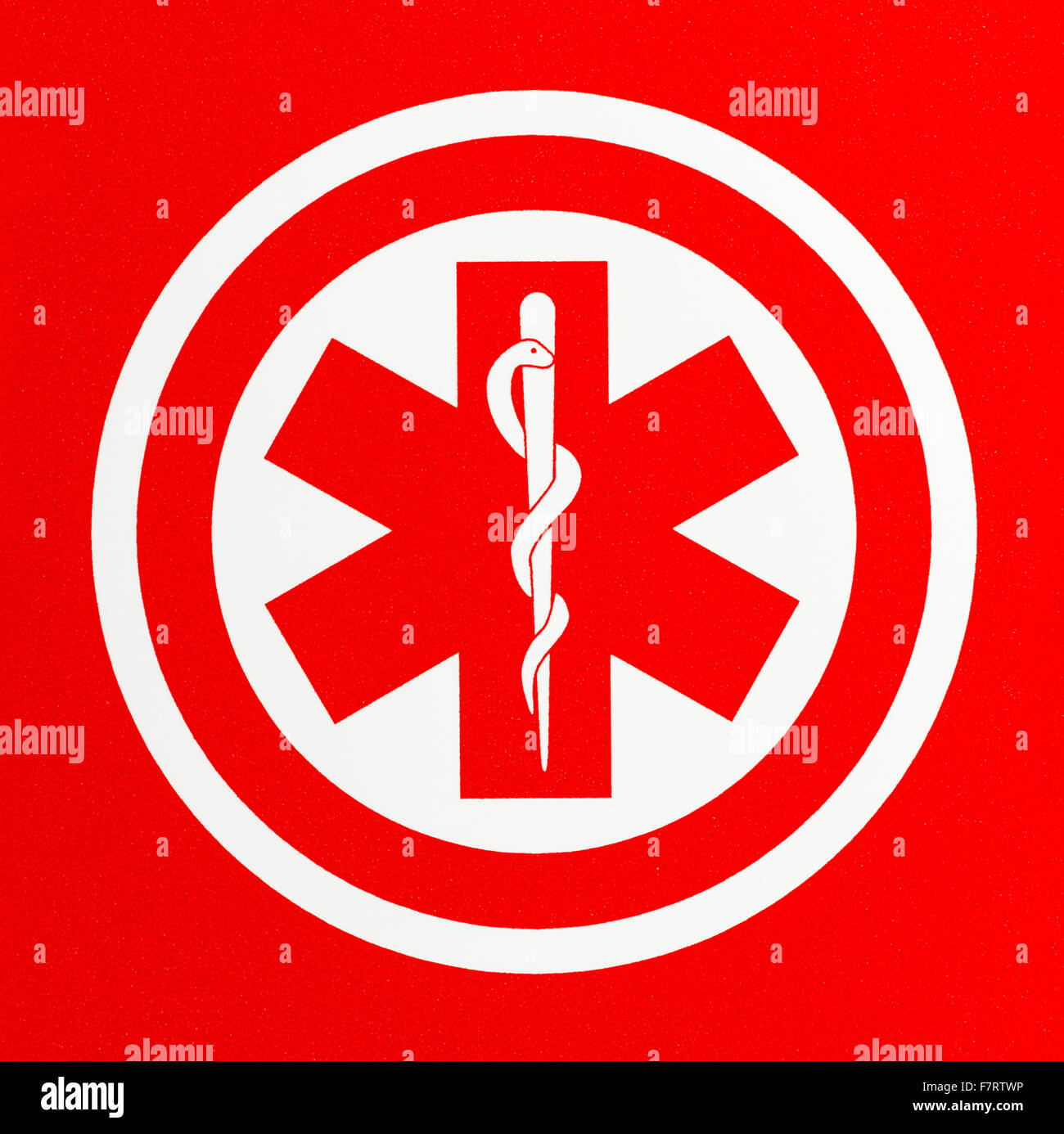 Red Health Care caduceo simbolo nel cerchio. Foto Stock