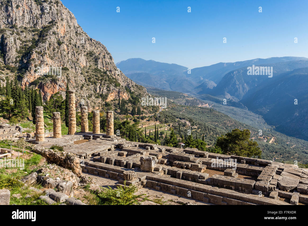 Rovine del tempio di Apollo a Delfi antica, Grecia Foto Stock