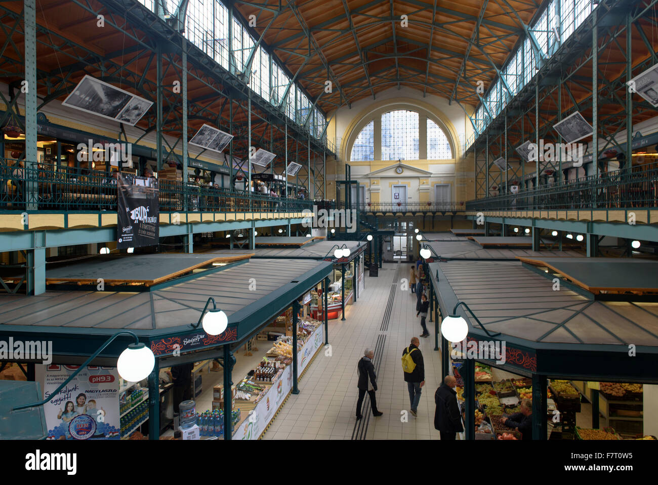 Mercato coperto a tenere premuto u. a Budapest, Ungheria Foto Stock