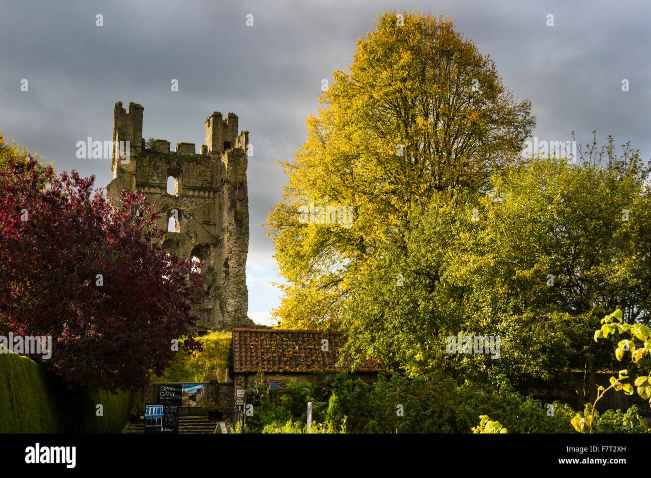 Castello di Helmsley tenere in autunno, North Yorkshire Foto Stock