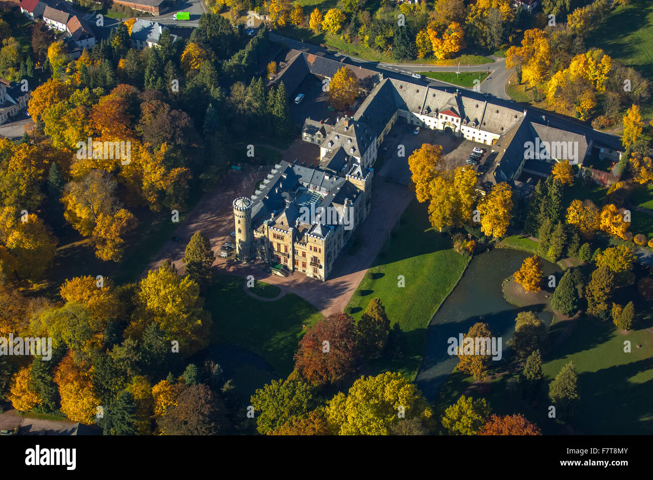 Herdringen Castello Castello Tudor con Arnsberg area parco, Sauerland, Nord Reno-Westfalia, Germania Foto Stock