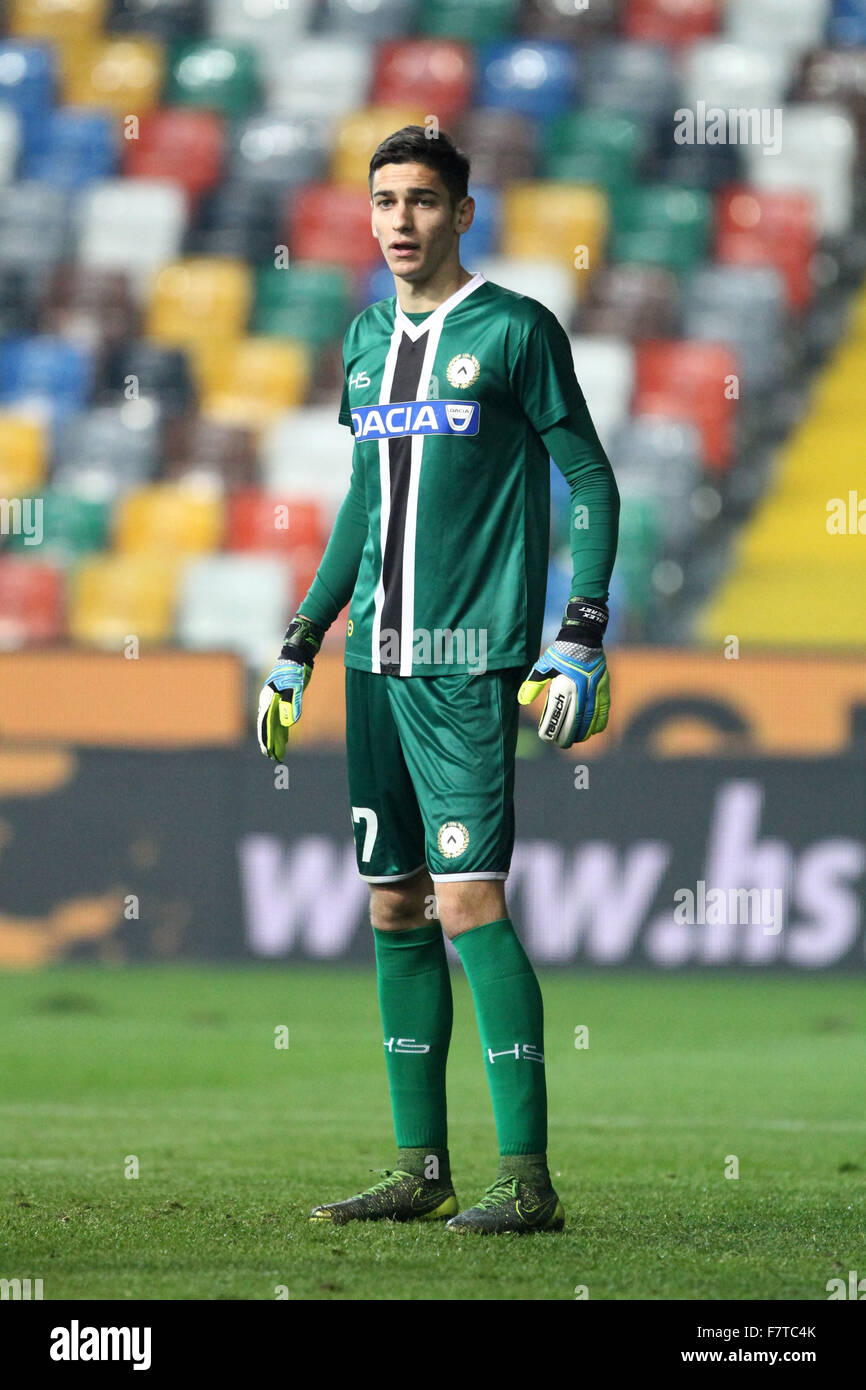 Udine, Italia. 2 dicembre, 2015. Udinese il portiere Alex Meret durante la  TIM Cup 2015-16