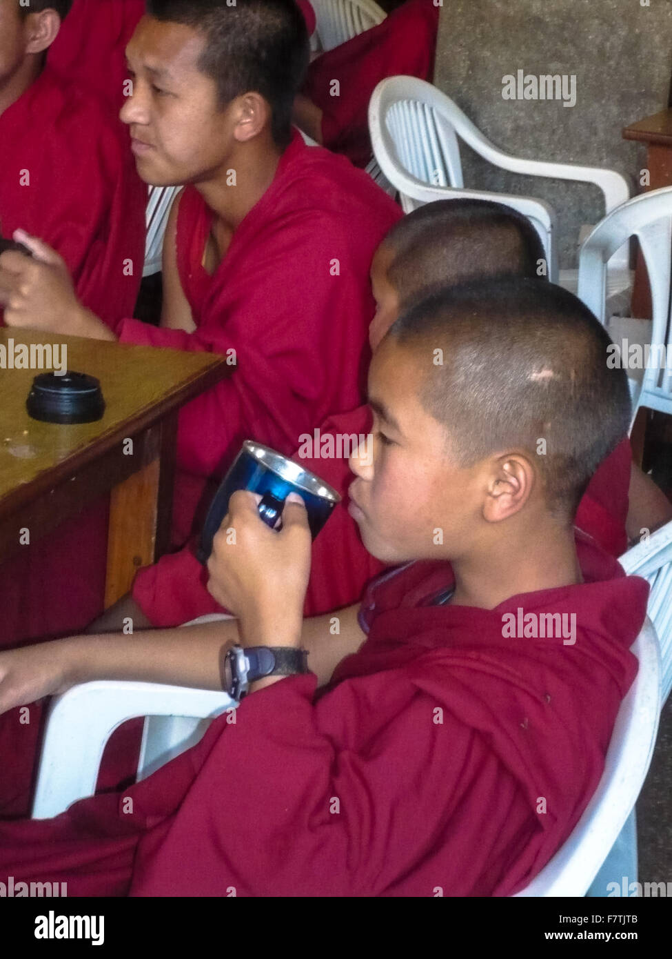 I monaci in mcleod ganj monastero tsuglagkhang Foto Stock