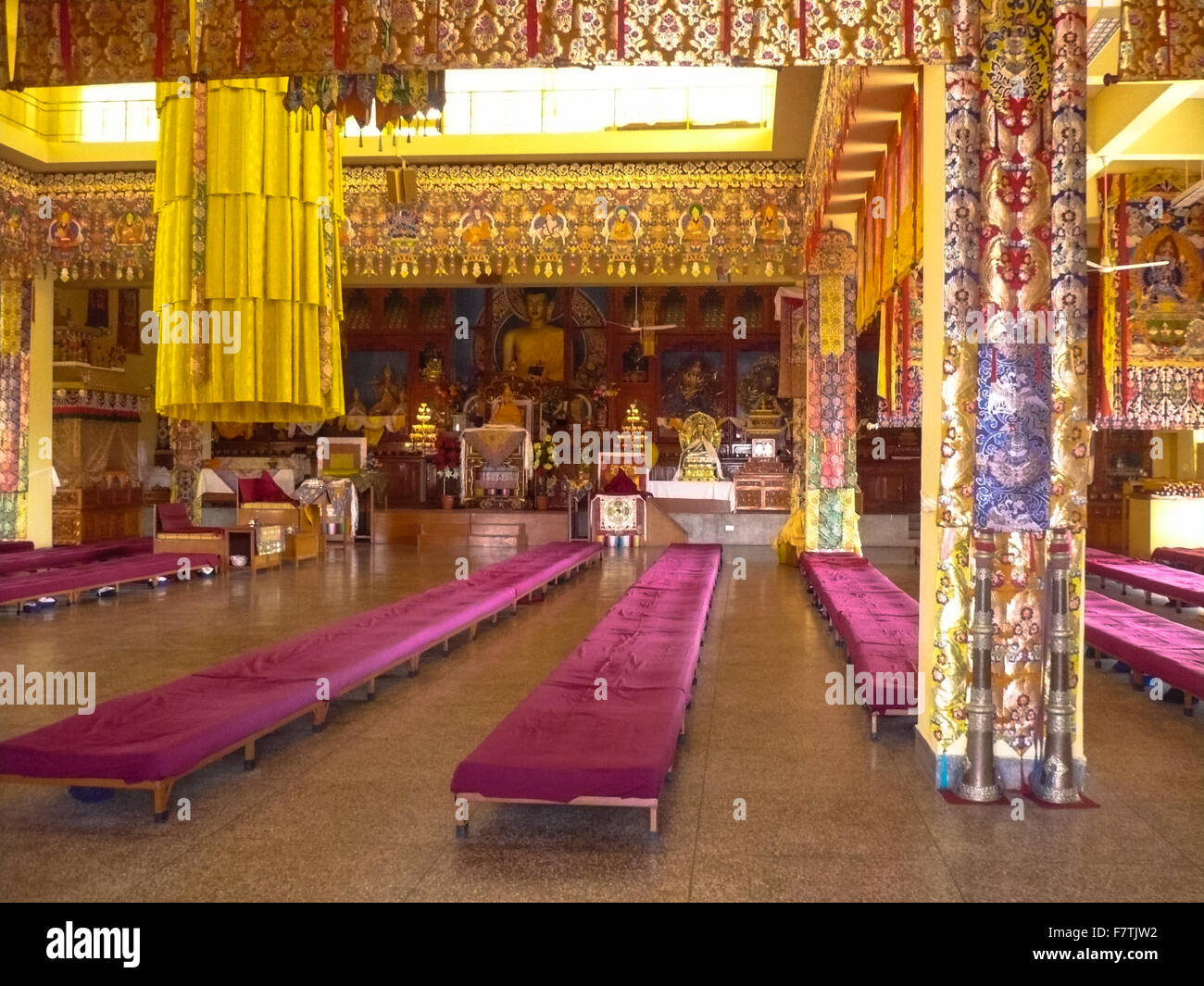 Interno del monastero tsuglagkhang in mcleod ganj india Foto Stock