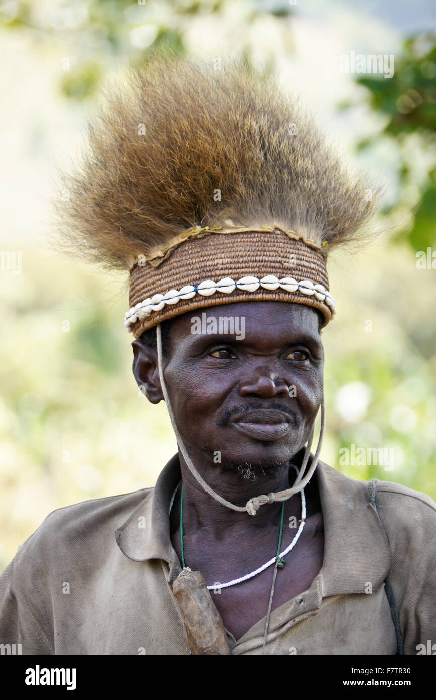 Tamberma uomo, Koutammakou, " la terra dei Batammariba,' Togo Foto Stock
