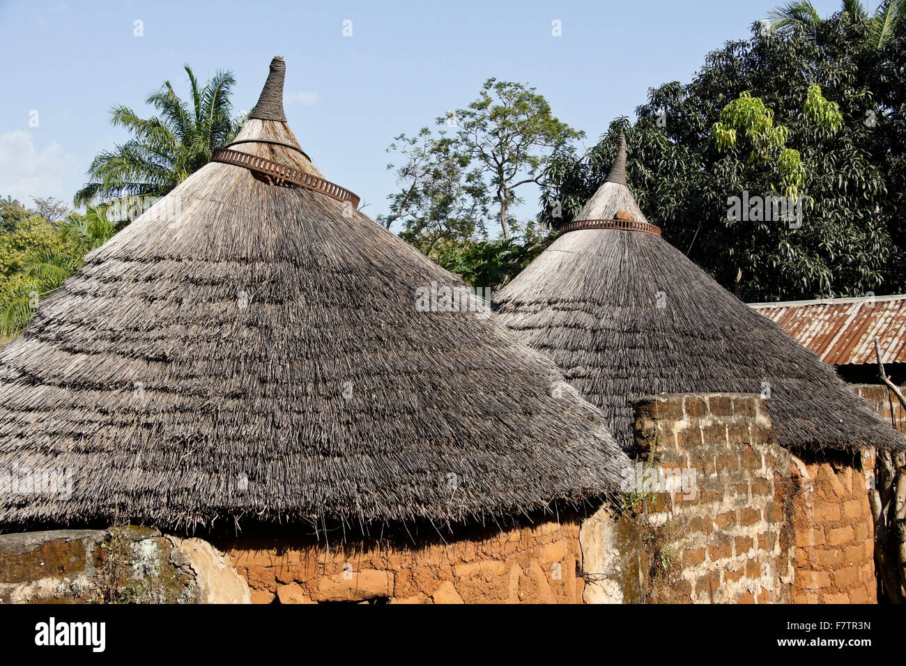 Tetti in paglia su Kabye capanne tribali in Togo Foto Stock