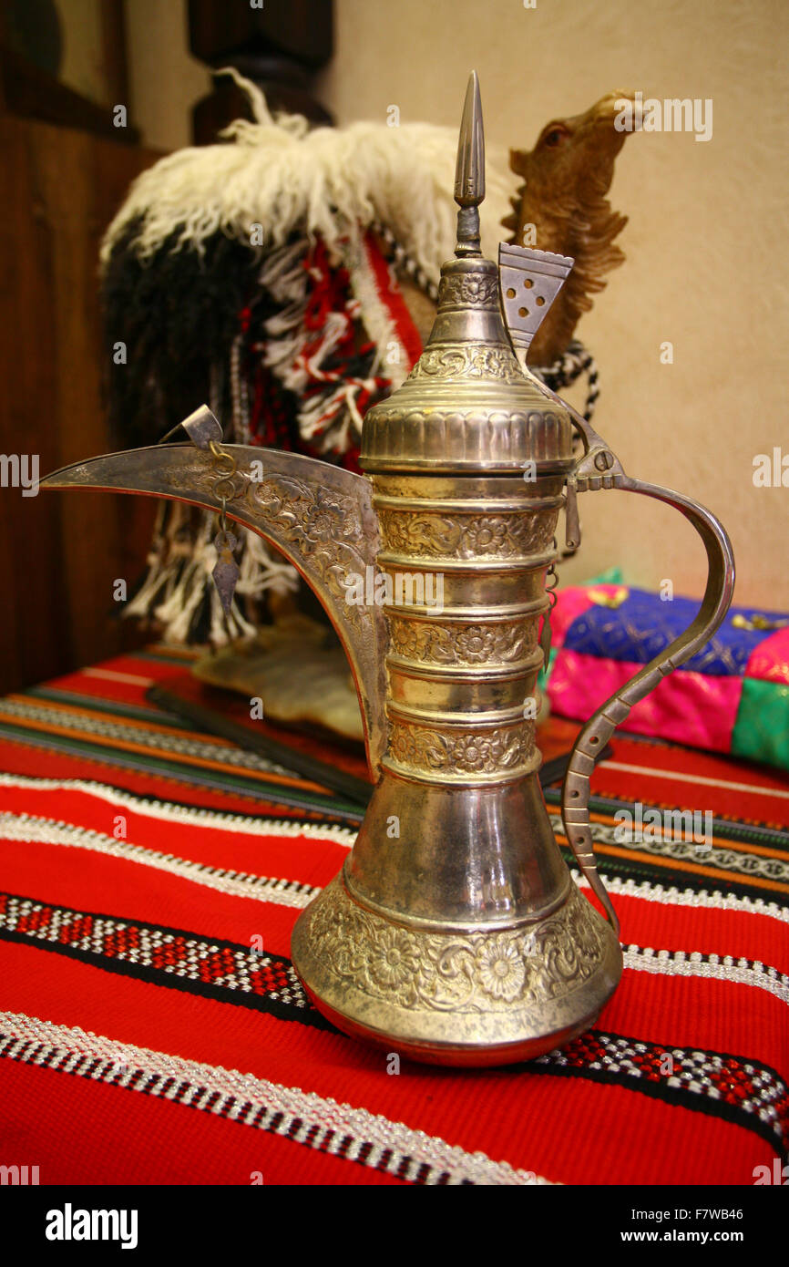 Tradizionale caffè arabo Pot Dallah ( ) Foto Stock