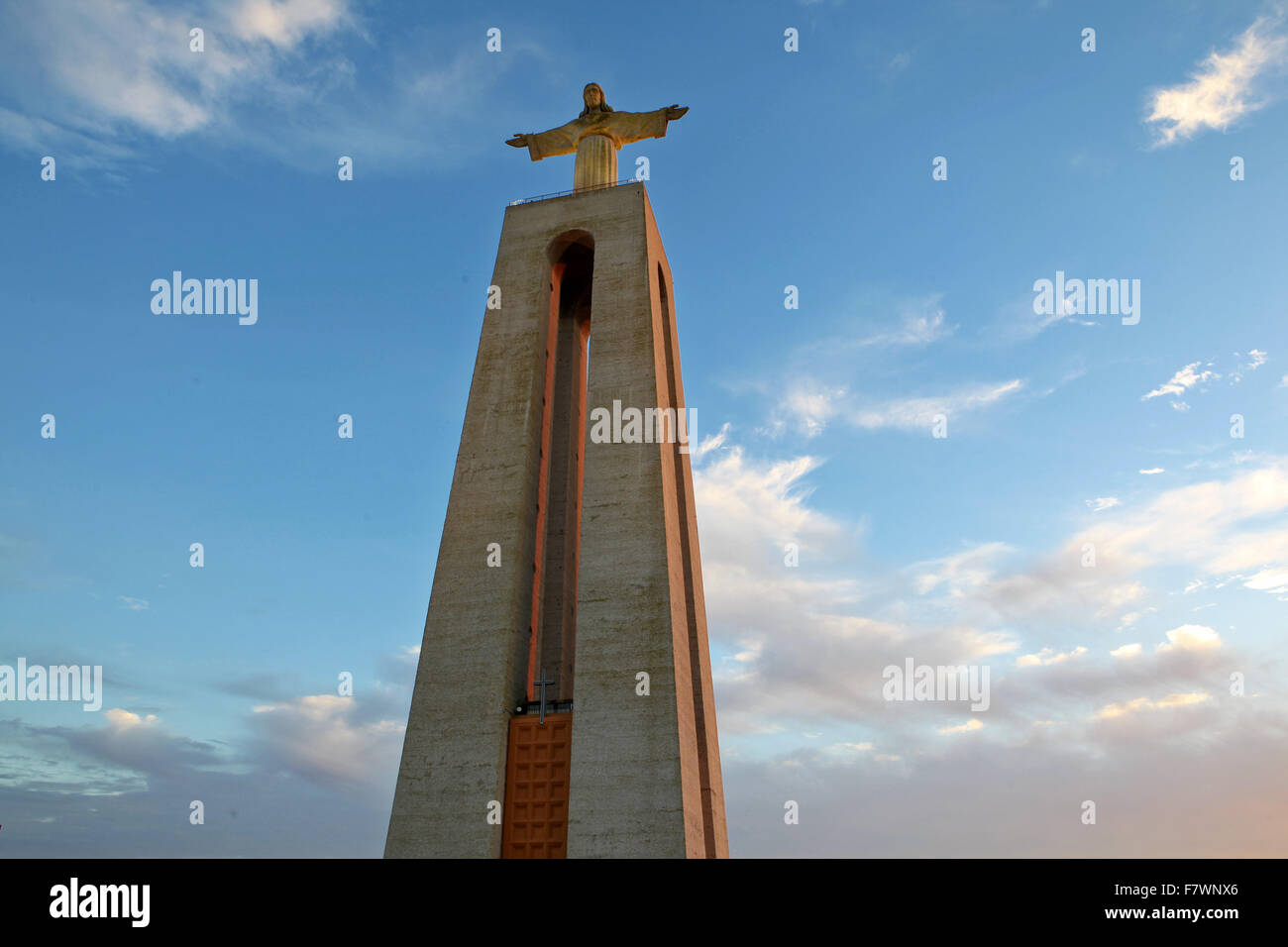 Cristo Rei, Cristo il monumento di Almada, attraverso TAGUS Lisbona, Portogallo Foto Stock