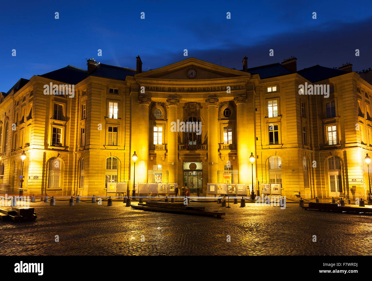 Il municipio del V arrondissement, quadrato dei Grands Hommes di Parigi e dell' Ile-de-France, Francia Foto Stock