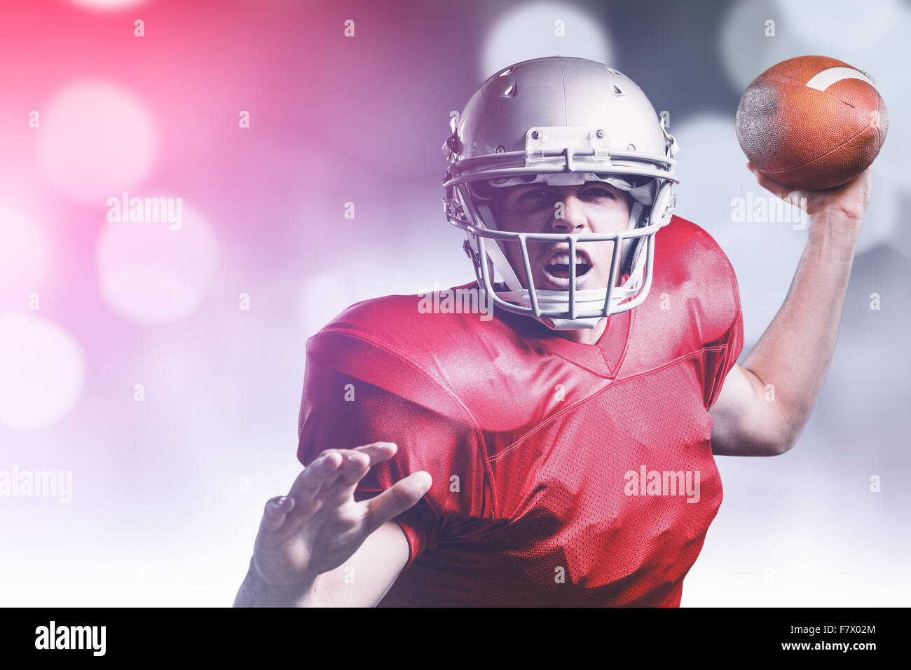 Immagine composita del ritratto di giocatore di football americano gettando la sfera Foto Stock