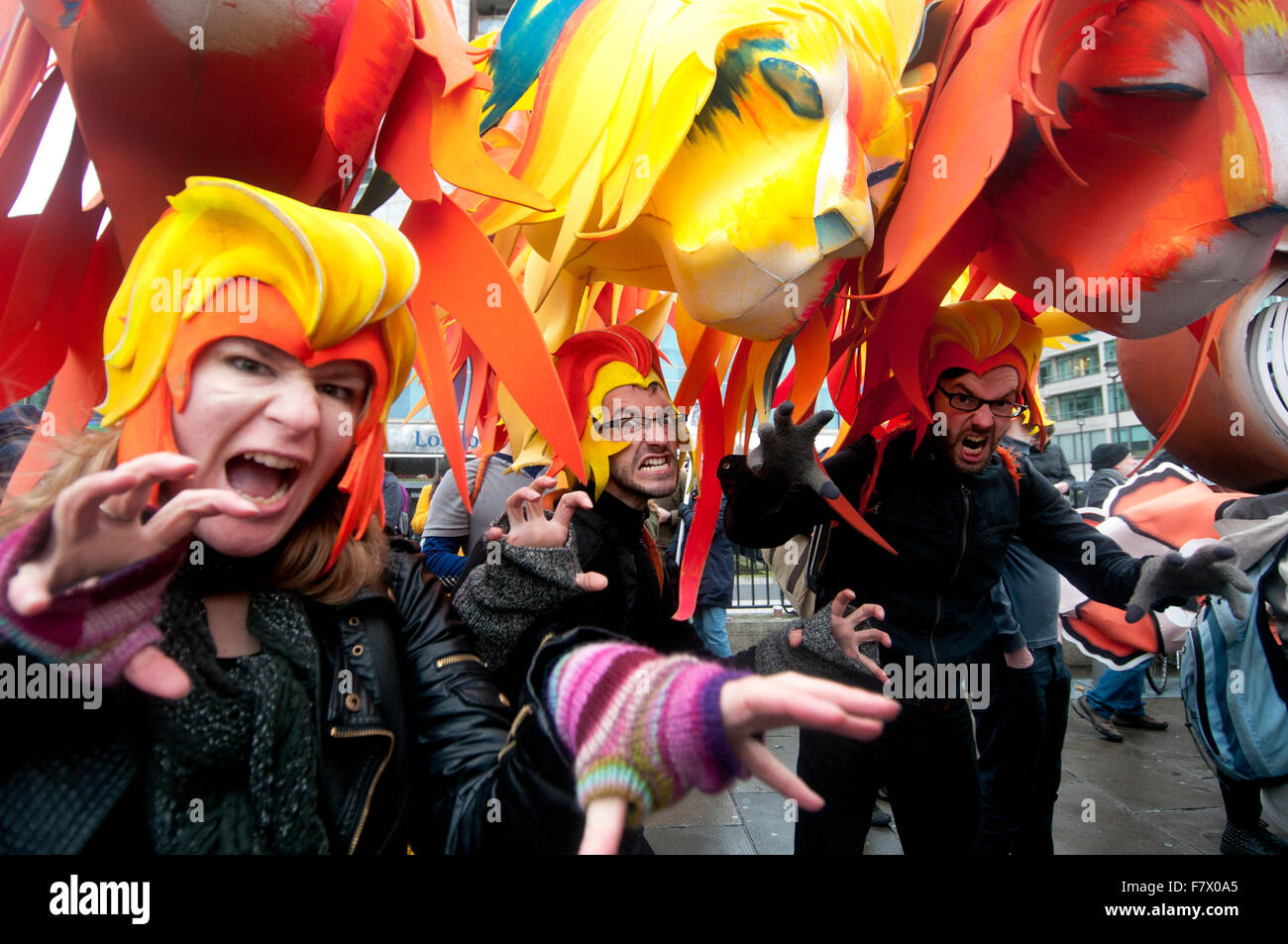 Marzo a demand leader globale di prendere provvedimenti per combattere il cambiamento climatico. Creature selvatiche, leoni, in marzo Foto Stock
