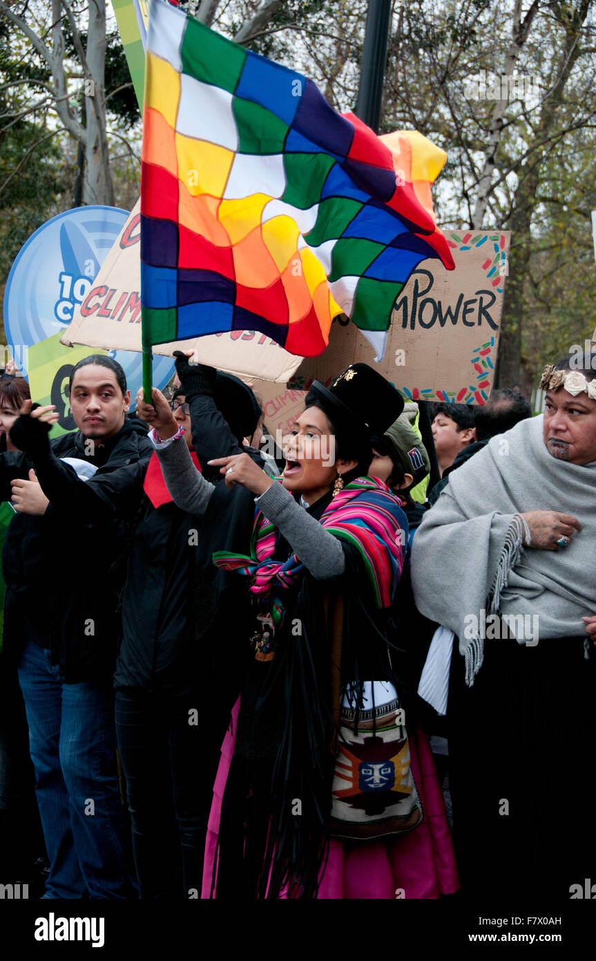 Marzo a demand leader globale di prendere provvedimenti per combattere il cambiamento climatico. I popoli indigeni hanno portato il marzo.Un attivista della Bolivia. Foto Stock