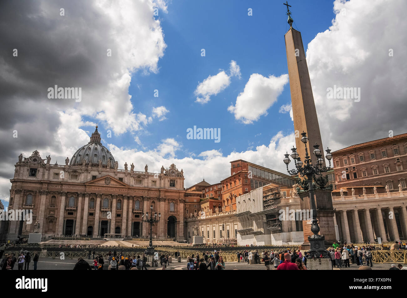 Piazza San Pietro e Città del Vaticano Foto Stock