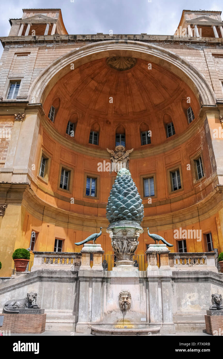 Fontana della Pigna in Museo del Vaticano Vaticano Foto Stock