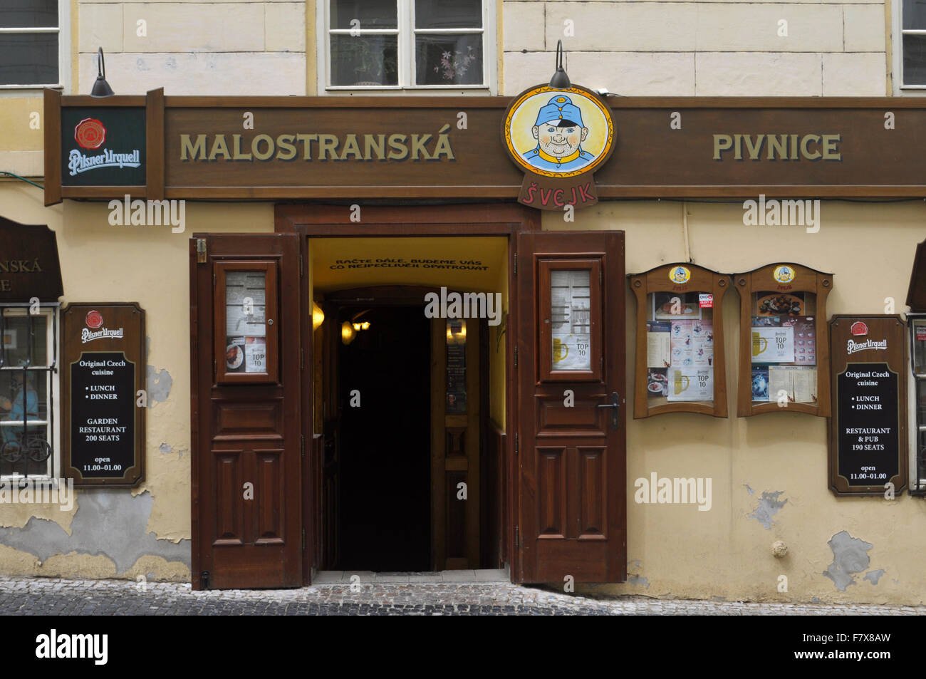 Ristorante bar Svejk in Betlemske namesti square Staré Mesto Praga Repubblica Ceca Foto Stock