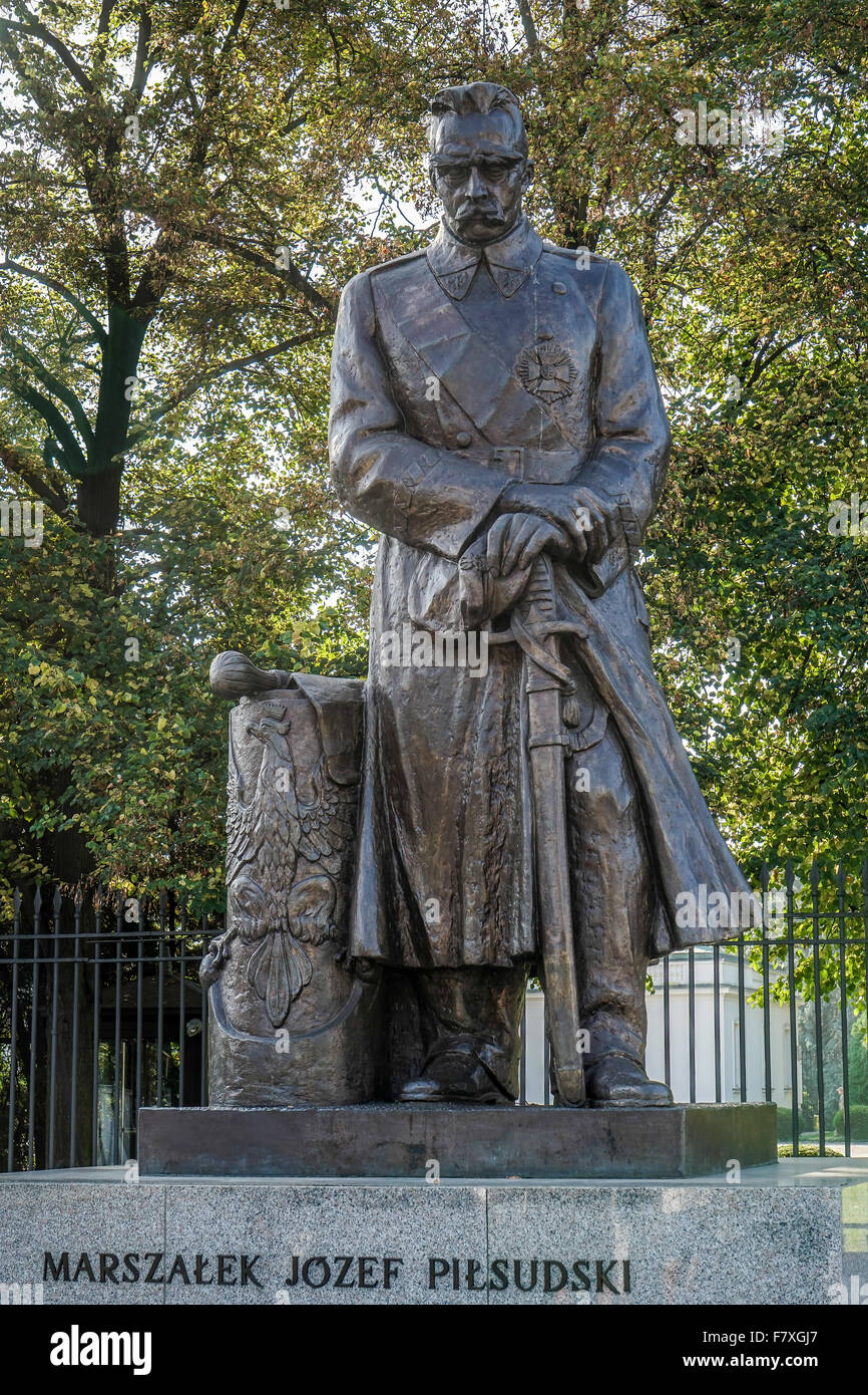 Statua del Maresciallo Pilsudski Giuseppe di fronte alla Belweder Palace di Varsavia Foto Stock