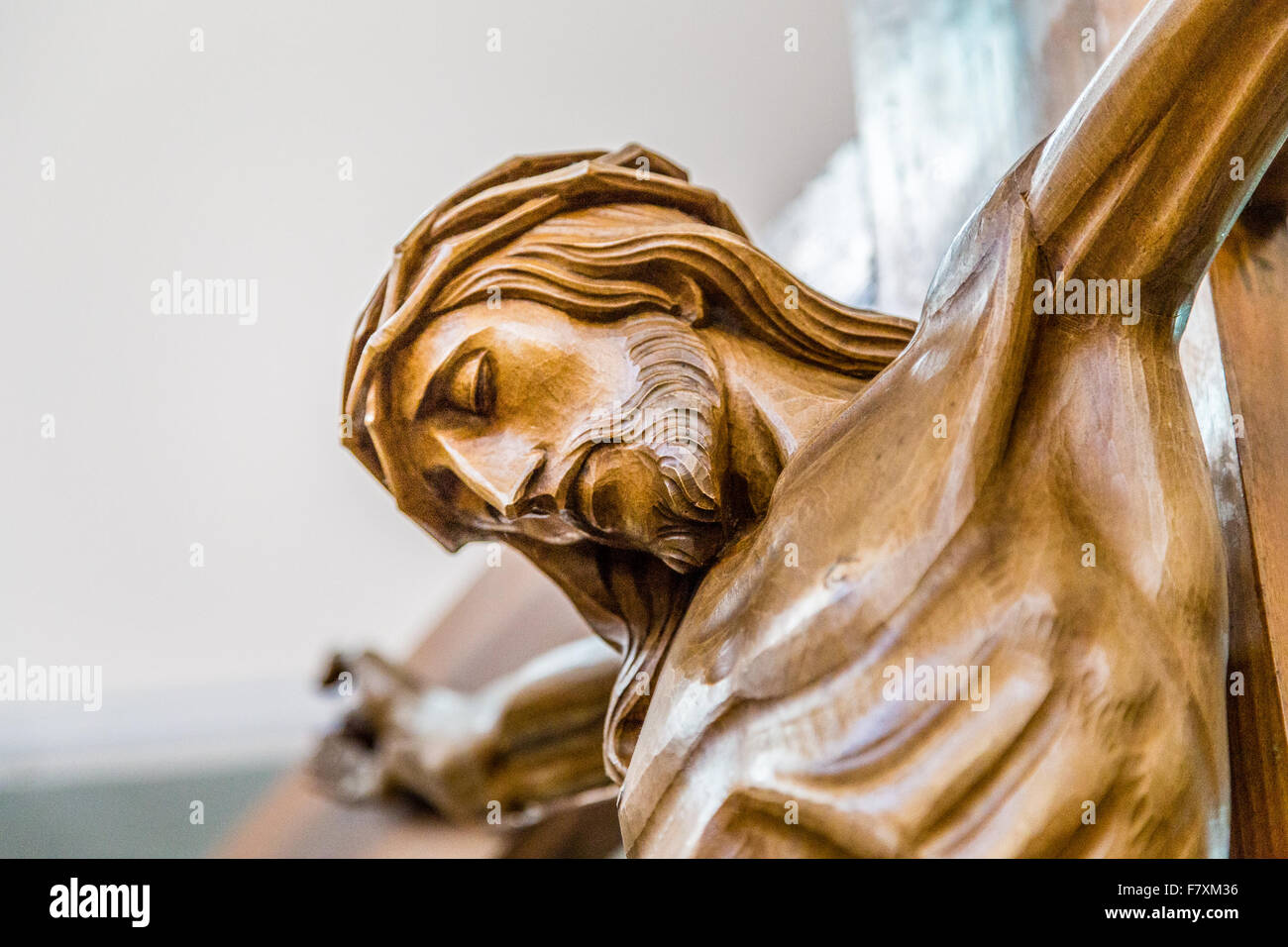 Celebrando il Venerdì Santo, il volto di Gesù Cristo con la corona di