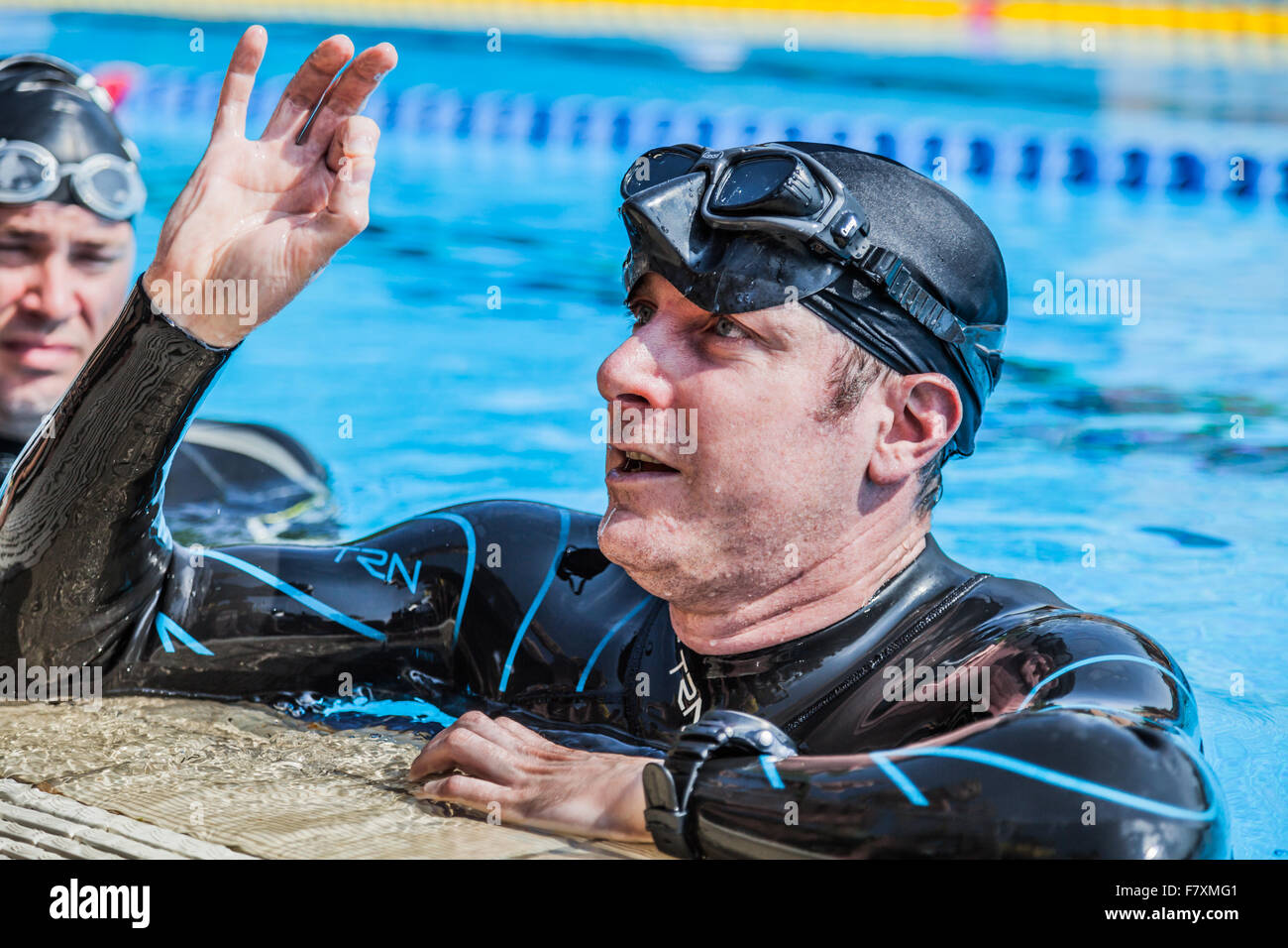 Montreal, Canada - 30 maggio 2015. Gazzetta AIDA Freediving piscina competizione si svolge nel complesso acquatico 50m Piscina olimpionica presso il Parc Jean-Drapeau. Prestazioni statiche protocollo ufficiale. Foto Stock