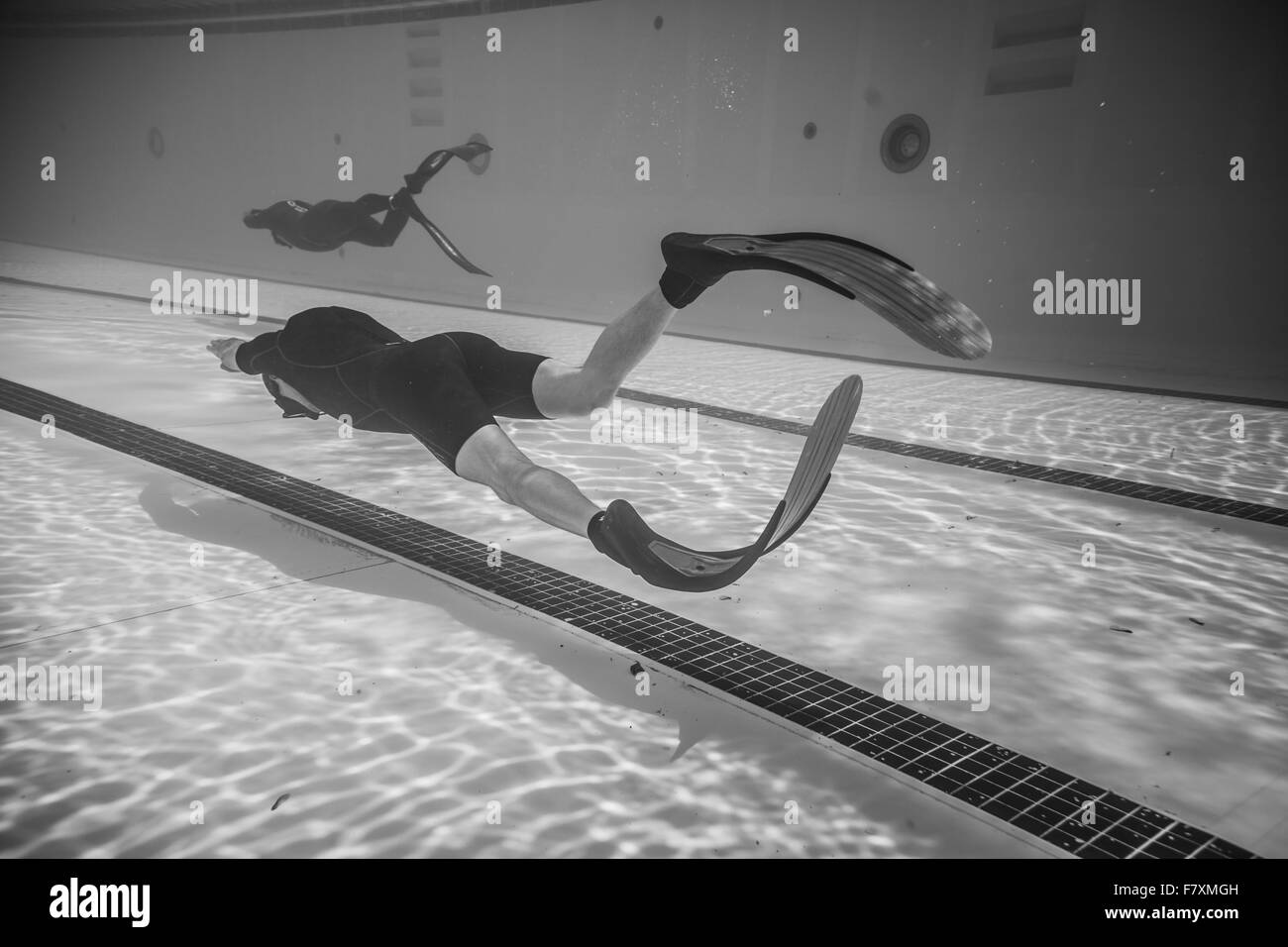 Montreal, Canada - 30 maggio 2015. Gazzetta AIDA Freediving piscina competizione si svolge nel parco Jean-Drapeau piscina olimpica. Dinamica con alette (dyn) Prestazioni da Underwater Foto Stock