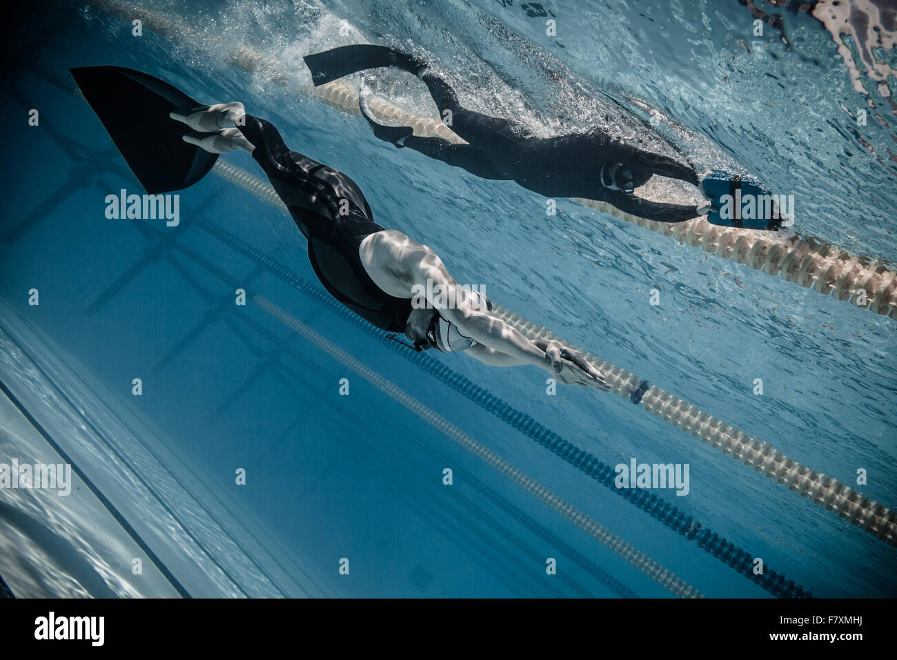 Montreal, Canada - 30 maggio 2015. Gazzetta AIDA Freediving piscina competizione si svolge nel parco Jean-Drapeau piscina olimpica. Dinamica con alette (dyn) Prestazioni da Underwater Foto Stock