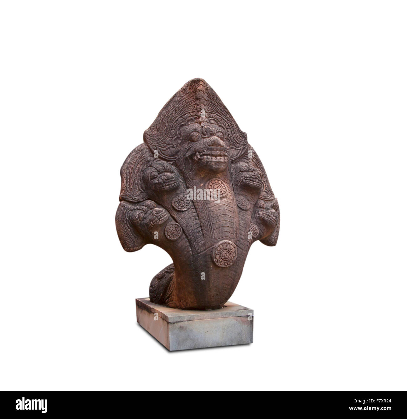 Scultura Khmer snake pietra intagliata isolati su sfondo bianco. Foto Stock