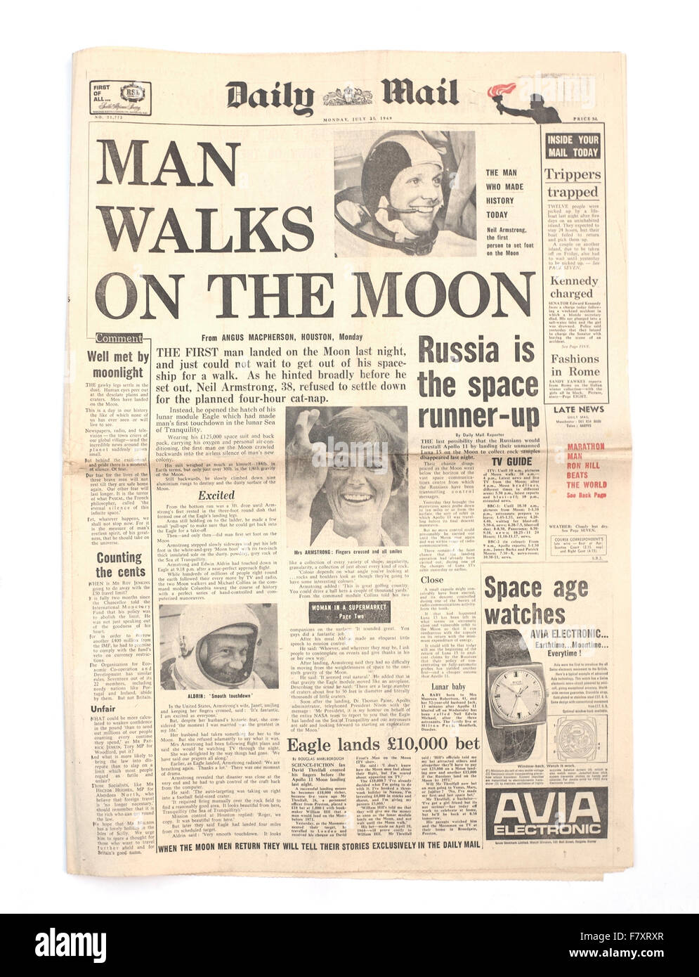 Quotidiano Daily Mail con uomo cammina sulla luna sbarco' Headline Foto Stock