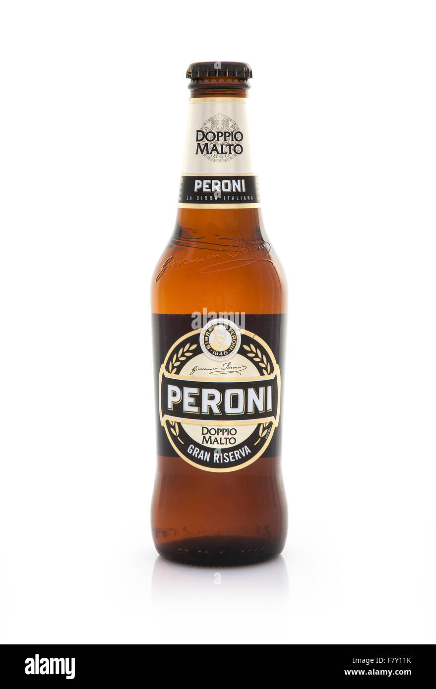 Bottiglia di Peroni Gran Riserva una birra su di uno sfondo bianco Foto Stock