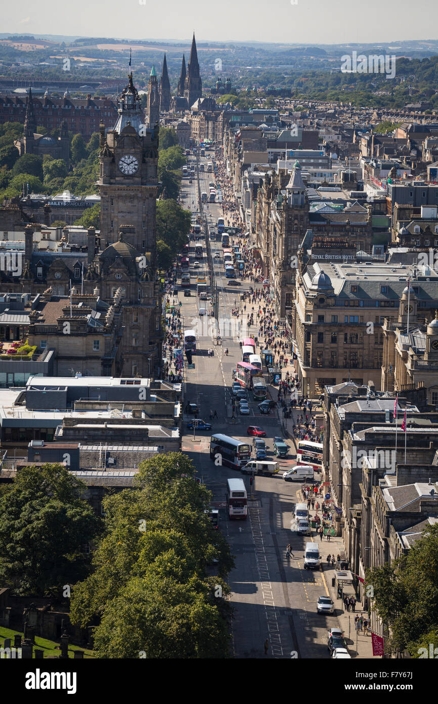 Estate su Princes Street da Calton Hill Edinburgh, Scozia. Foto Stock