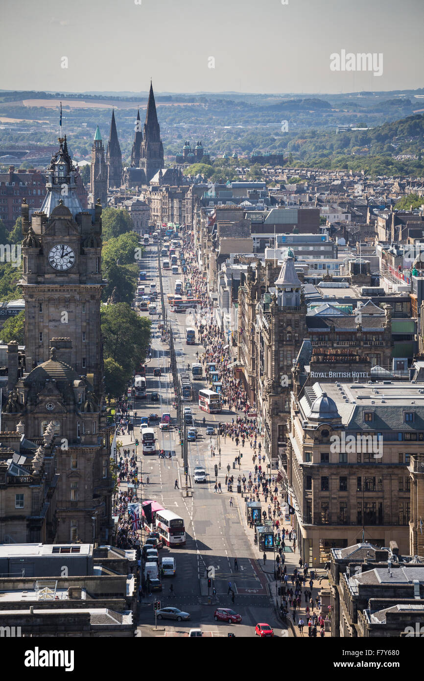 Estate su Princes Street da Calton Hill Edinburgh, Scozia. Foto Stock