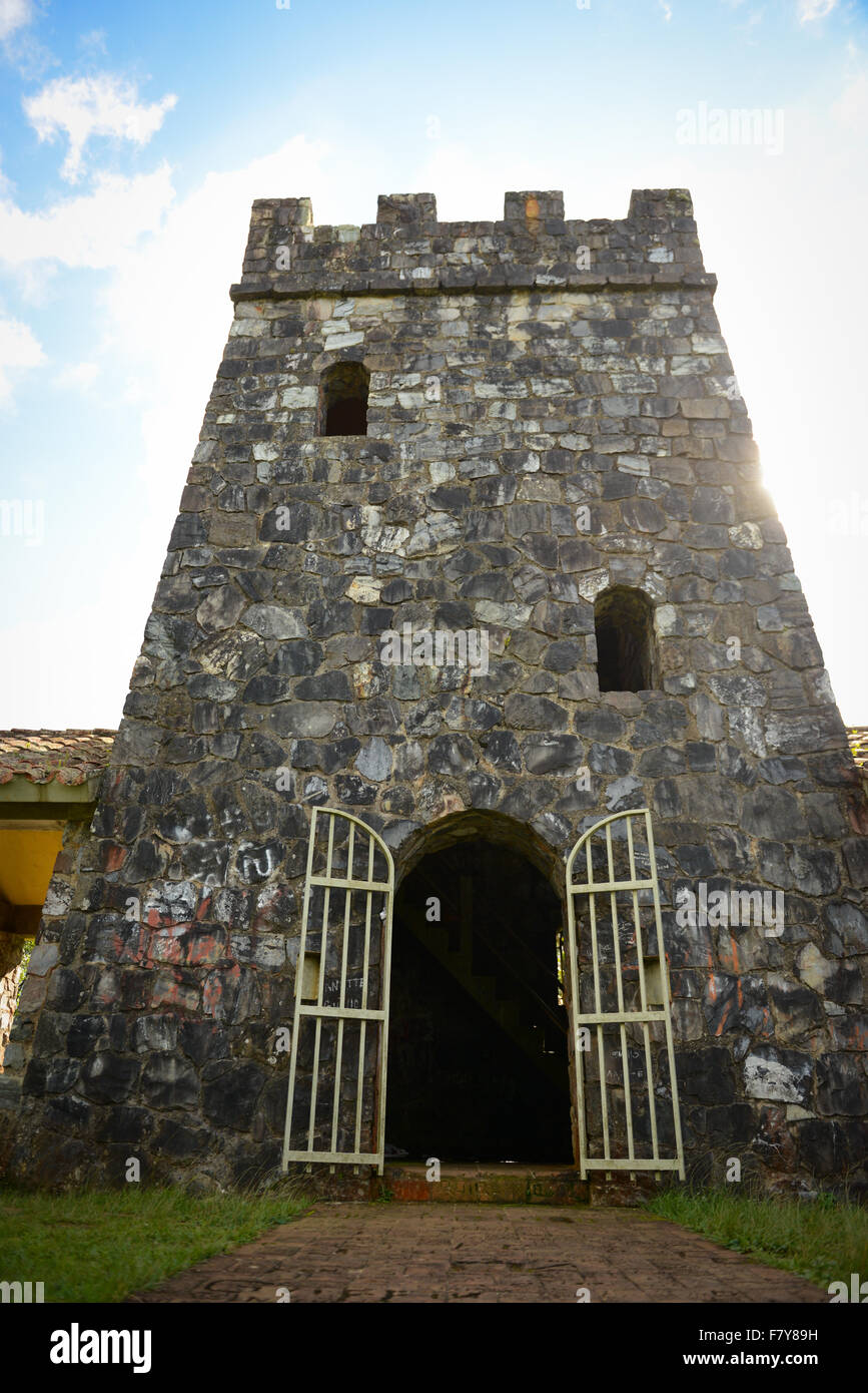 Ingresso della Torre de Piedra (torre in pietra). Maricao, Puerto Rico. Isola dei caraibi. USA il territorio. Foto Stock