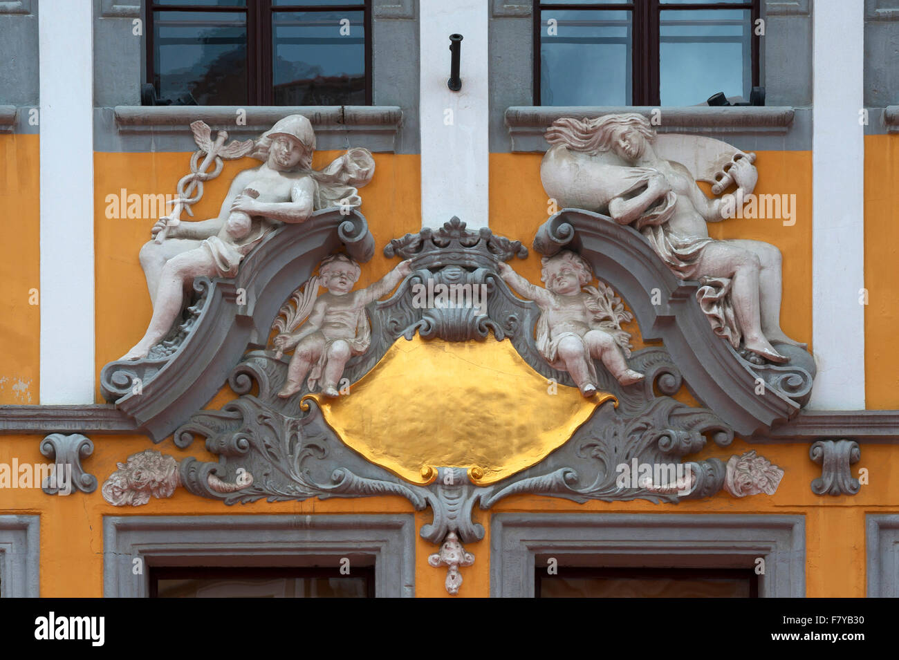 Il mercurio e Minerva, decorazione a stucco sulla casa, Untermarkt 13, Görlitz, Oberlausitz, Bassa Sassonia, Germania Foto Stock
