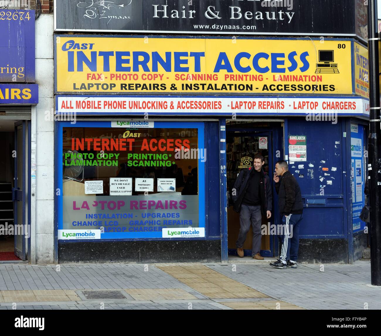 Esterno di un Internet shop in hounslow west London REGNO UNITO Foto Stock