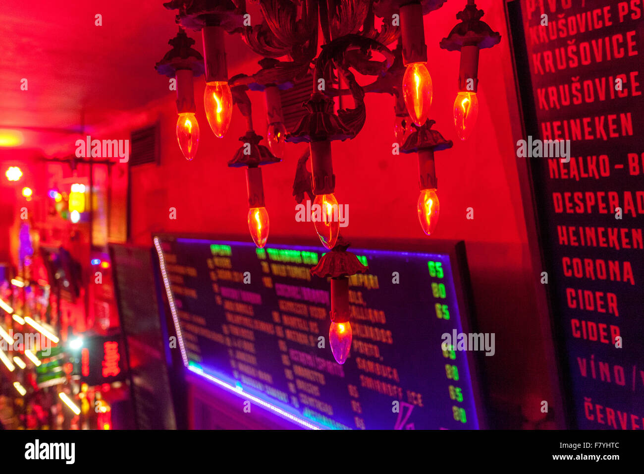 Chapeau Rouge bar discoteca, vicino a Piazza della Città Vecchia. Praga Repubblica Ceca Europa Foto Stock