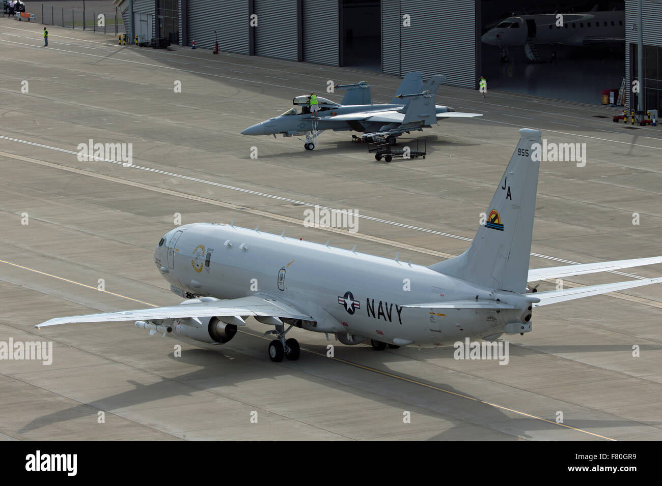 Boeing P-8 Orion il pattugliamento marittimo e aereo Boeing F/A-18F Super Hornet Foto Stock