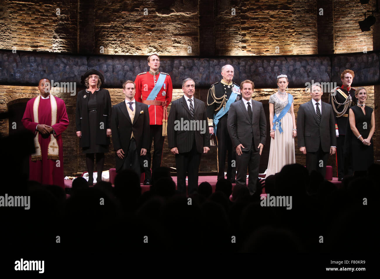 Serata di Apertura del re Carlo III al Music Box Theatre - Curtain Call. Dotato di: Nyasha Hatendi, Tom Robertson, Margot Leicester, Oliver Chris, Miglia Richardson, Adam James, Tim Pigott-Smith, Anthony di vitello, Lydia Wilson, Sally Scott, Richard Goulding Foto Stock