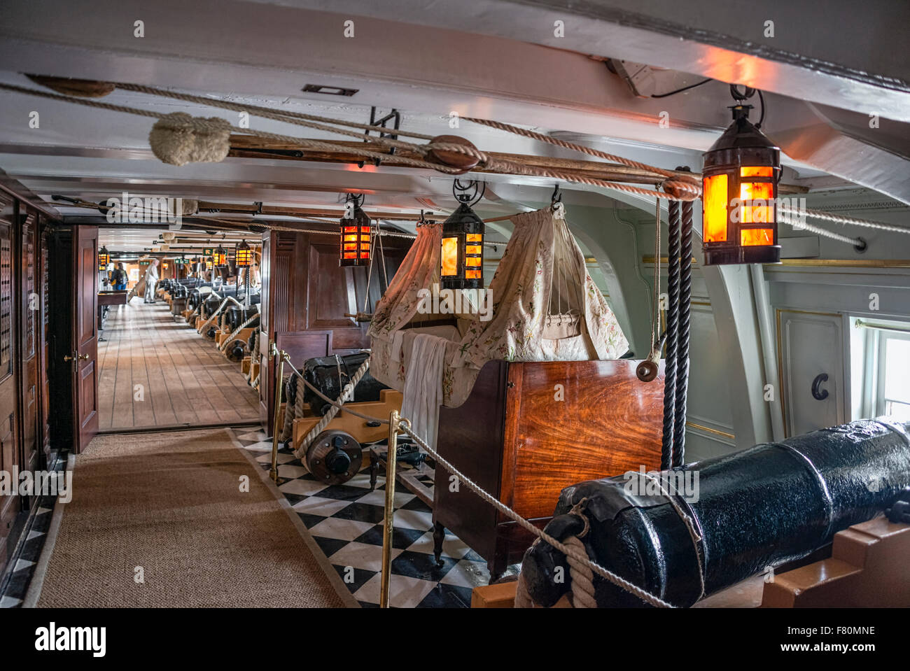 Lower gun deck of HMS Victory at the Portsmouth Dockyard Museum, Hampshire, England, UK Foto Stock